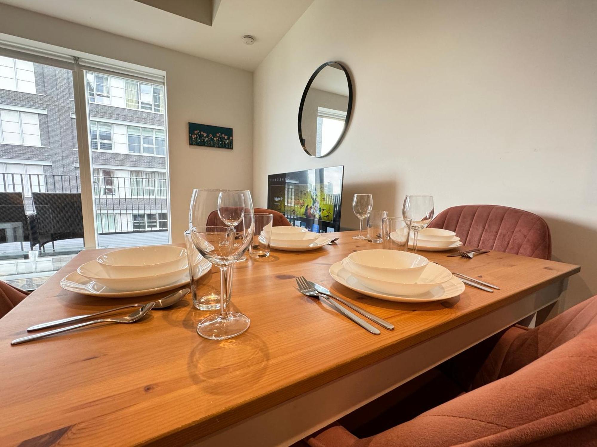 London Luxury Flat With Balcony, River View, O2 Arena, Excel, Canary Wharf, Station Apartment Exterior photo