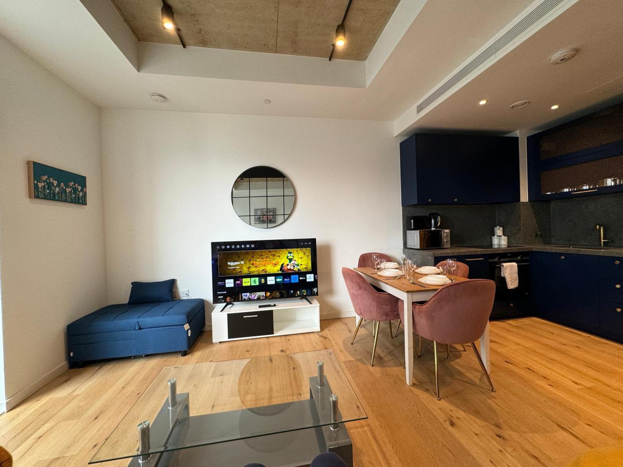 London Luxury Flat With Balcony, River View, O2 Arena, Excel, Canary Wharf, Station Apartment Exterior photo