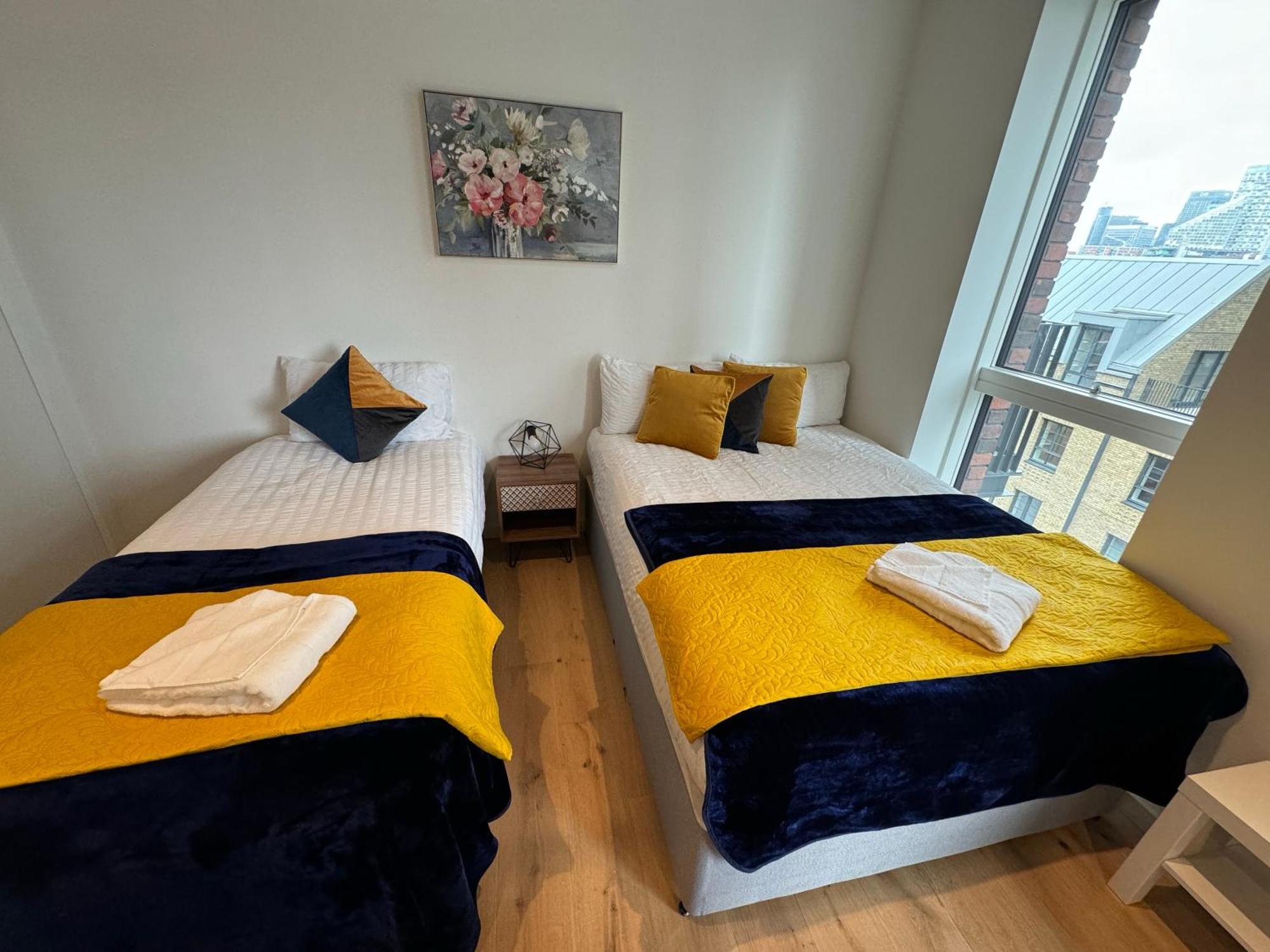 London Luxury Flat With Balcony, River View, O2 Arena, Excel, Canary Wharf, Station Apartment Exterior photo