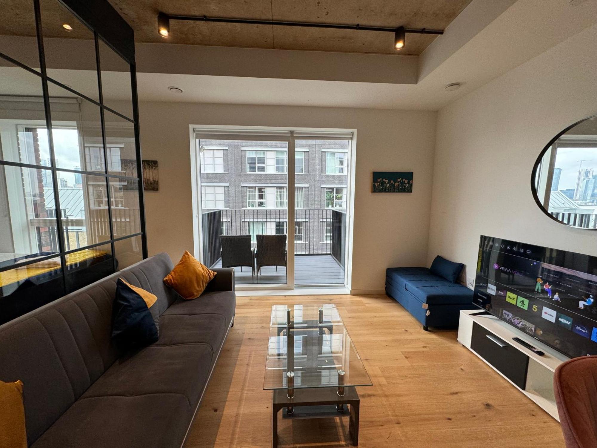 London Luxury Flat With Balcony, River View, O2 Arena, Excel, Canary Wharf, Station Apartment Exterior photo