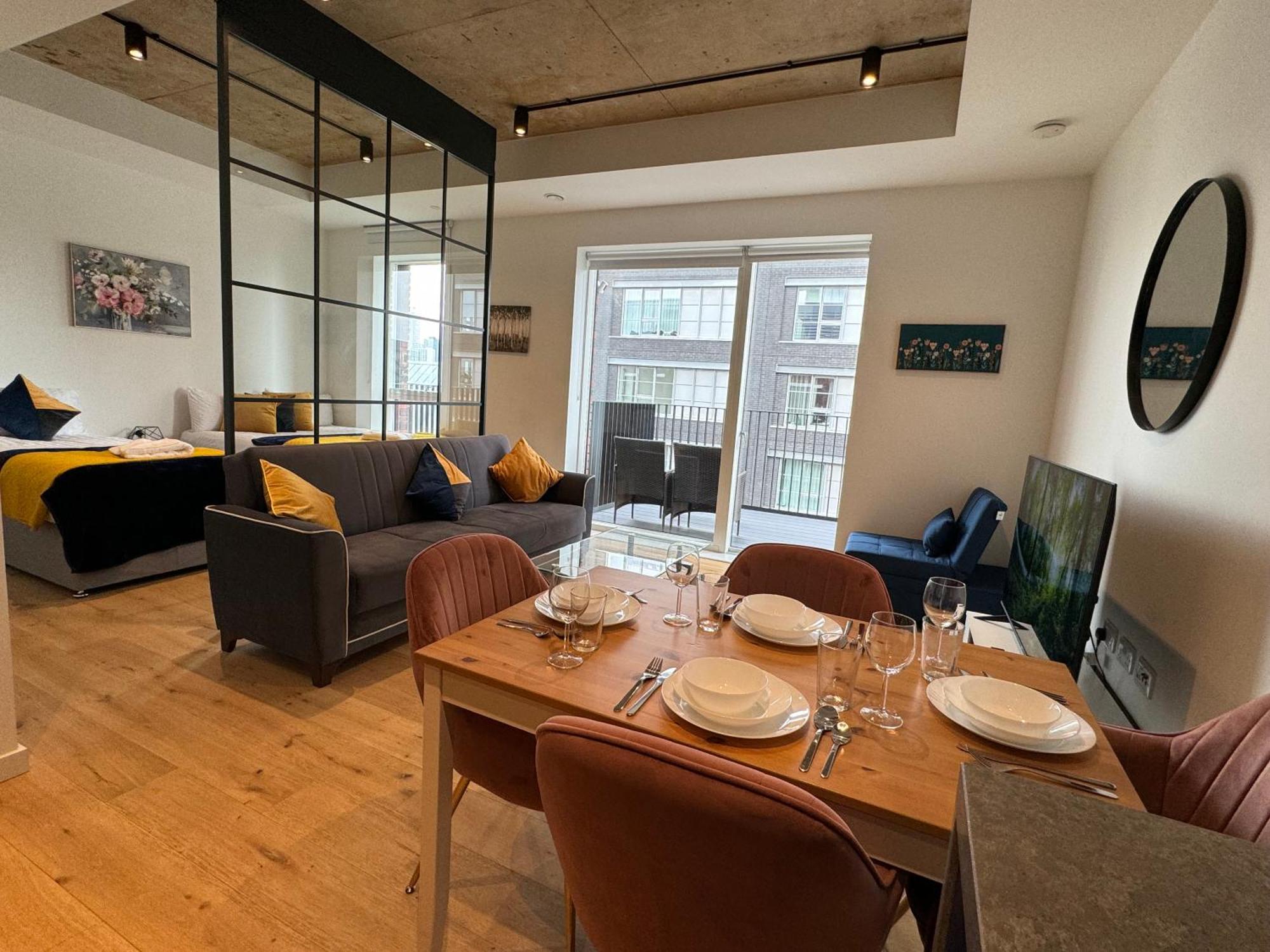 London Luxury Flat With Balcony, River View, O2 Arena, Excel, Canary Wharf, Station Apartment Exterior photo