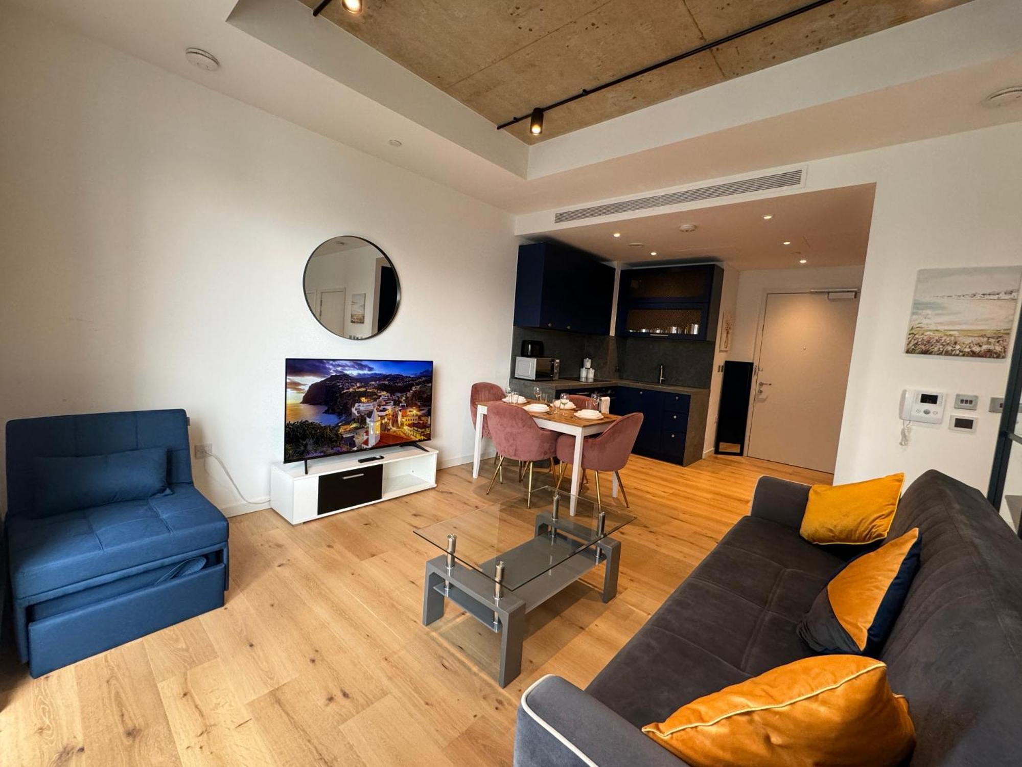 London Luxury Flat With Balcony, River View, O2 Arena, Excel, Canary Wharf, Station Apartment Exterior photo