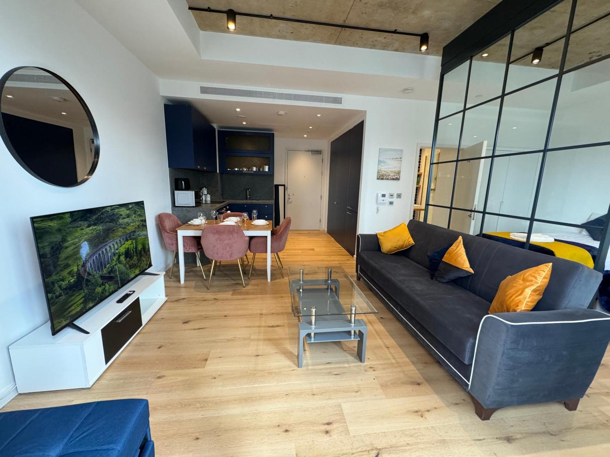 London Luxury Flat With Balcony, River View, O2 Arena, Excel, Canary Wharf, Station Apartment Exterior photo