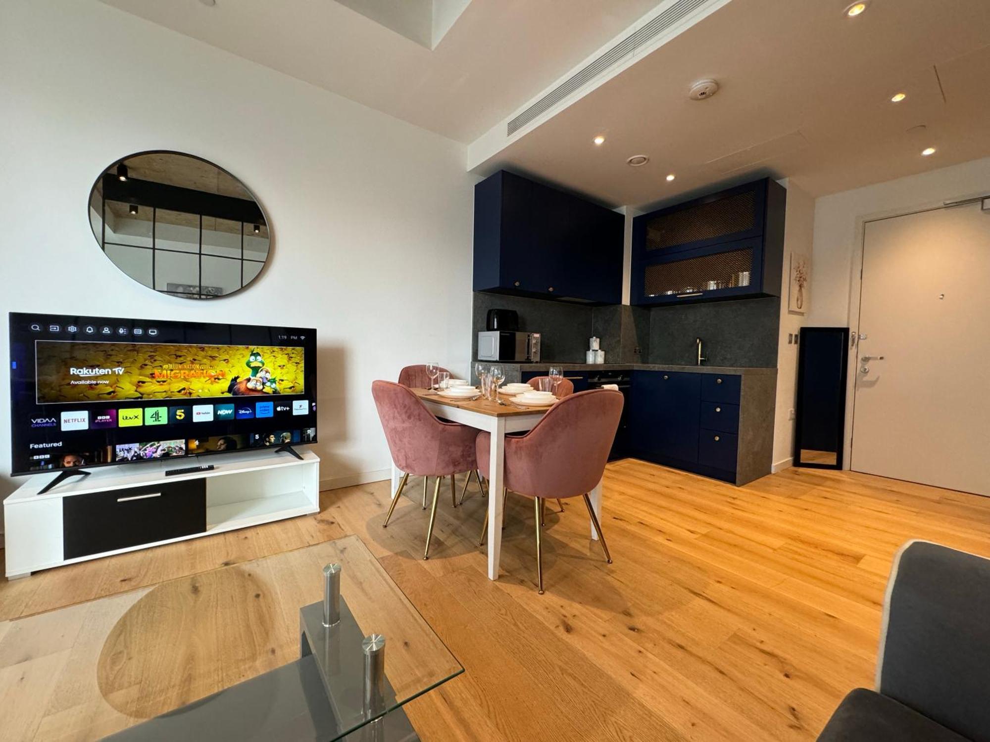 London Luxury Flat With Balcony, River View, O2 Arena, Excel, Canary Wharf, Station Apartment Exterior photo