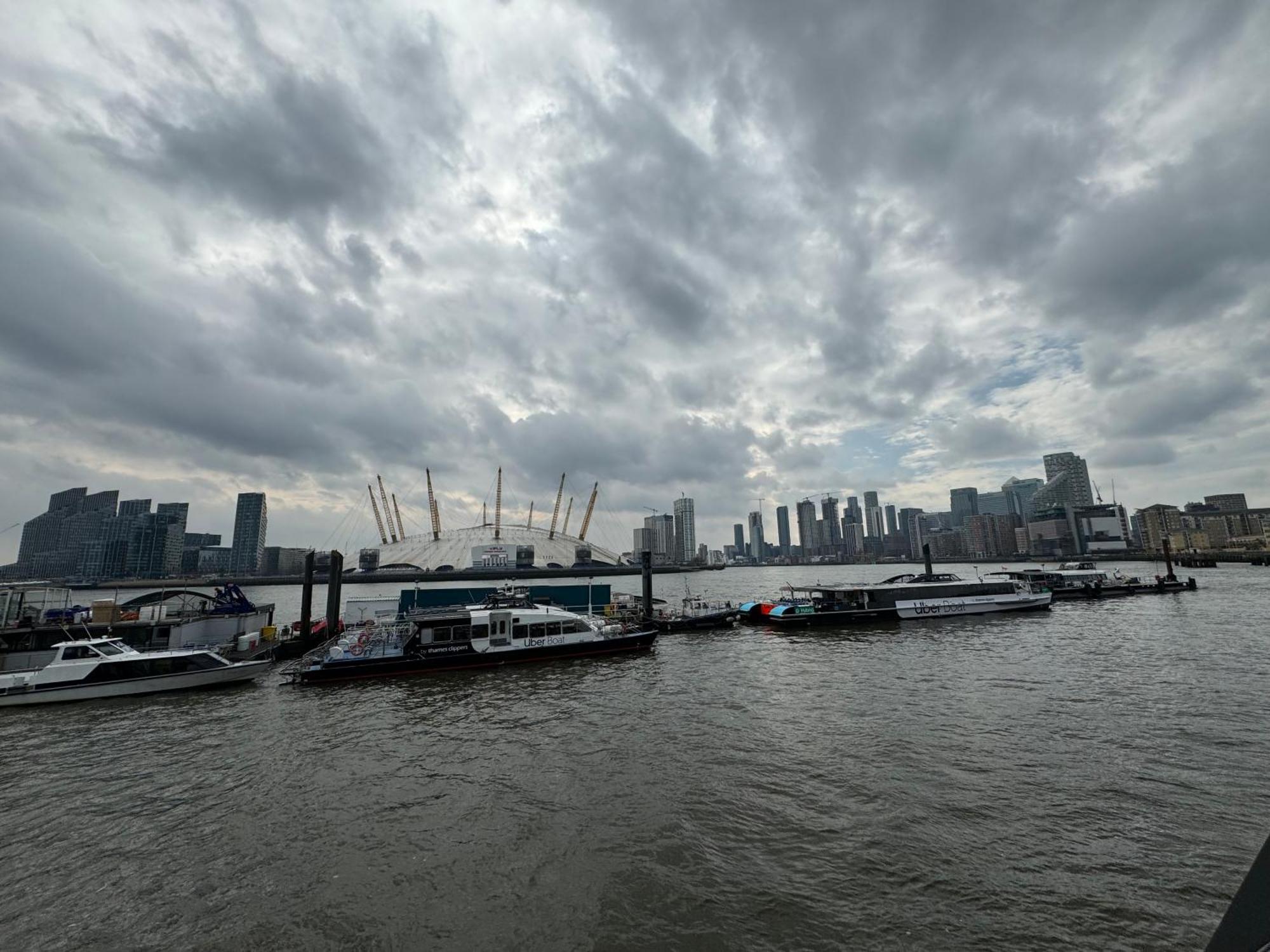 London Luxury Flat With Balcony, River View, O2 Arena, Excel, Canary Wharf, Station Apartment Exterior photo