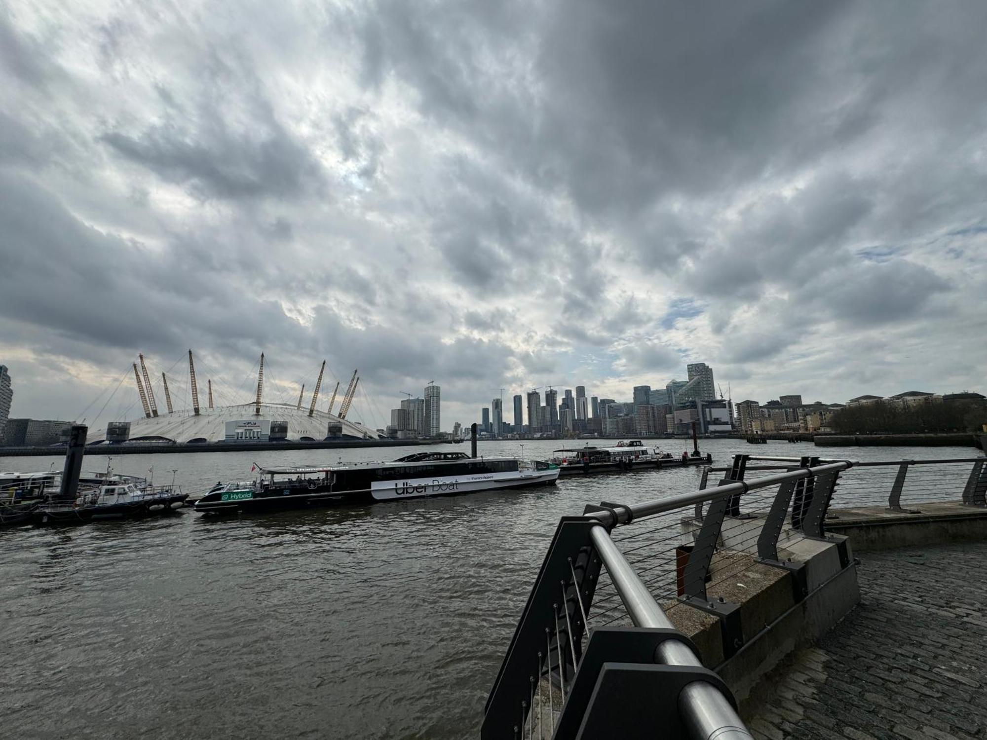 London Luxury Flat With Balcony, River View, O2 Arena, Excel, Canary Wharf, Station Apartment Exterior photo