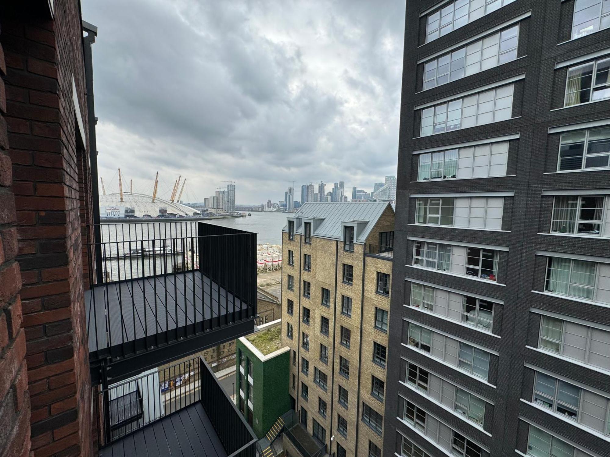 London Luxury Flat With Balcony, River View, O2 Arena, Excel, Canary Wharf, Station Apartment Exterior photo